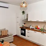 Tina 1 Apartamento *